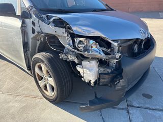 2014 Toyota Sienna L V6 7 Passenger - Primary Damage Straight On Image